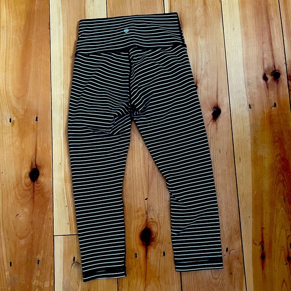 Lululemon wunder under striped crop leggings - Picture 2 of 4
